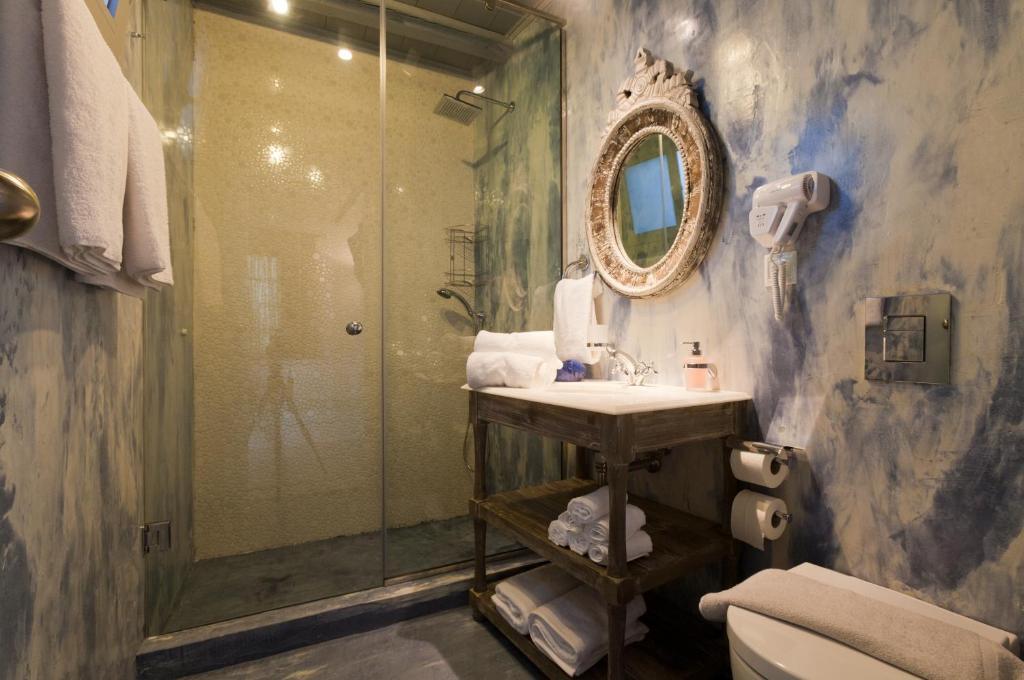Shore Boutique With Sea View Villa